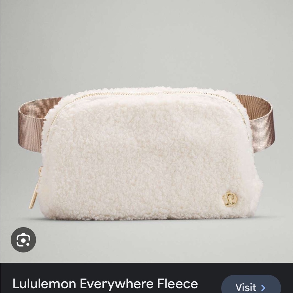 Everywhere Belt Bag white fleece
